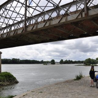 017-pause-sous-le-pont-de-mauves-sur-loire.jpg